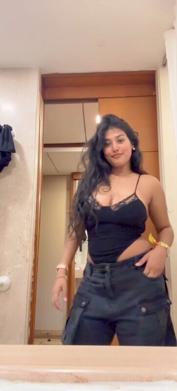 2SET Indian Guy With Multiple Beautiful Hotties Girlfriend Kissing Hot Boobs Press Blowjob Fucking Hard Videos+Shot