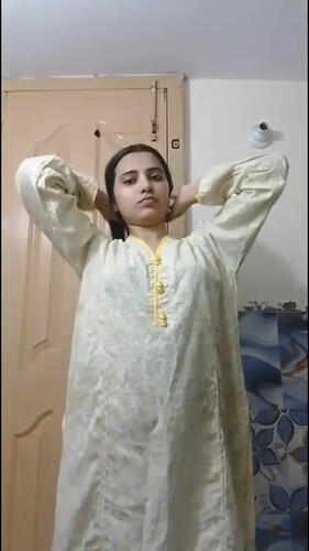 Pakistani Babe Ayesha Bathing